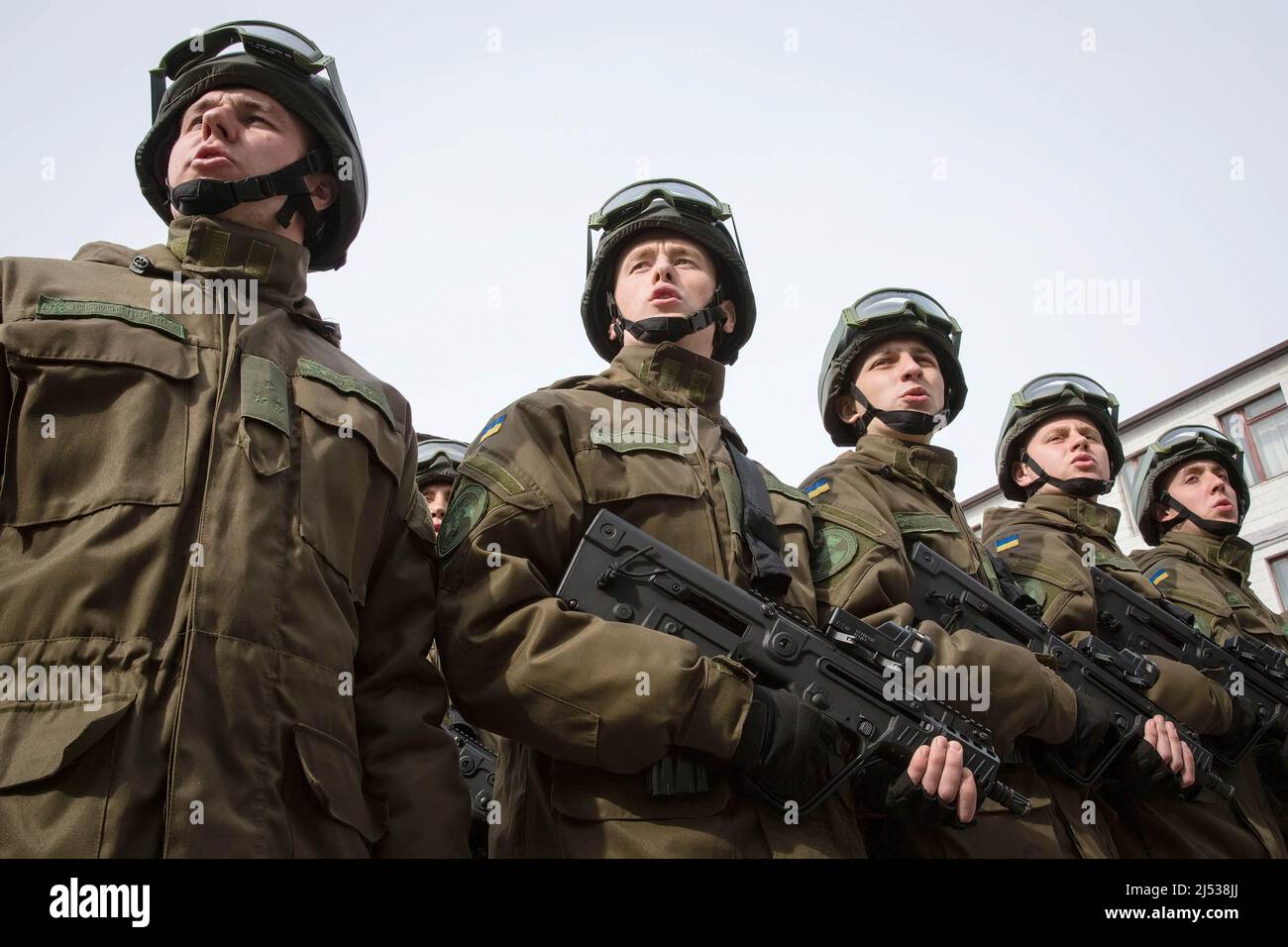 Cerimonia di laurea dei cadetti dell'Accademia Nazionale della Guardia Nazionale dell'Ucraina a Kharkiv. Foto Stock