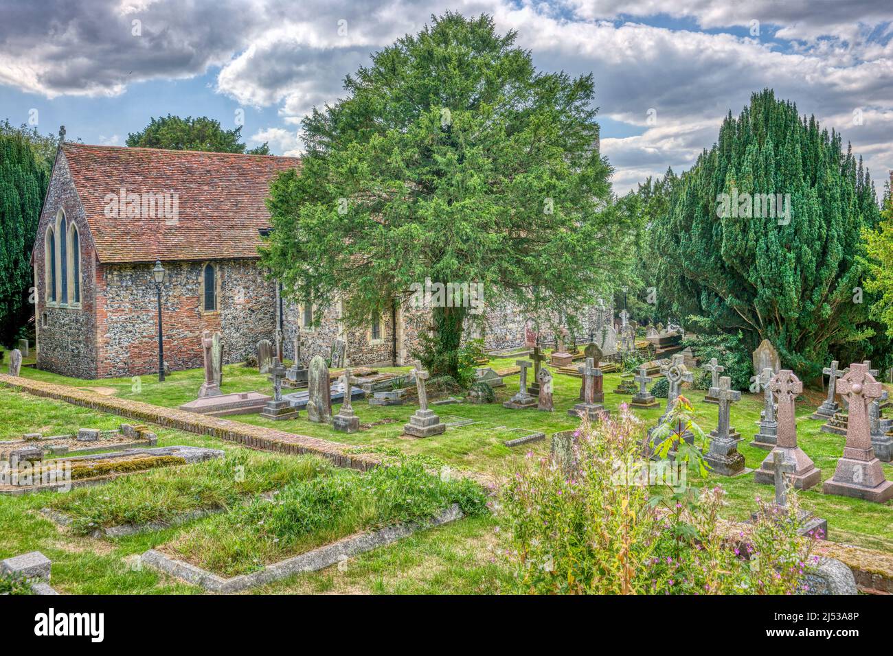 St. Martins, la chiesa più antica del mondo di lingua inglese, e il suo cimitero di Canterbury, Inghilterra. Foto Stock