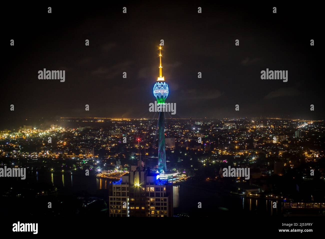 La torre del loto in Sri Lanka di notte Foto Stock