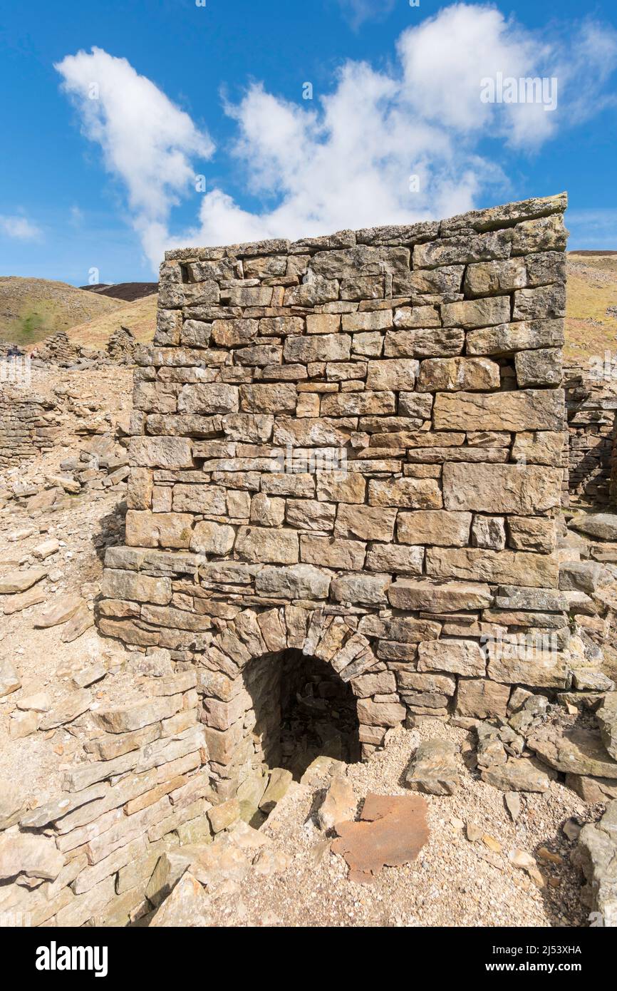 I resti derelitti della vecchia industria mineraria del piombo in Gunnerside Gill, Swaledale, Yorkshire del Nord, Inghilterra, Regno Unito Foto Stock