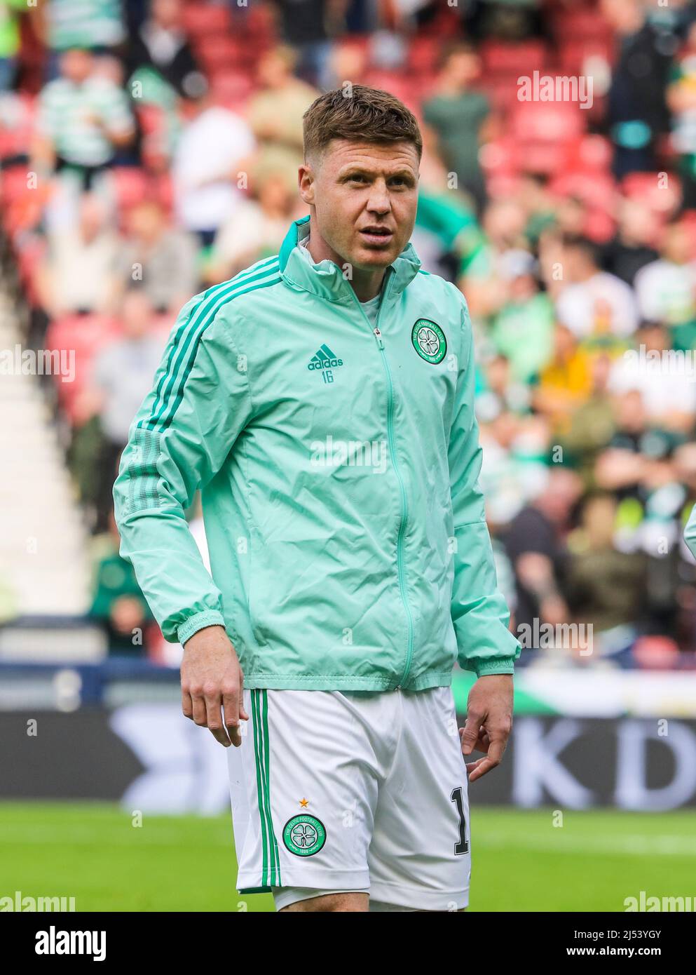James McCarthy, un professionista di fotball, giocando per il Celtic FC, allenando ad Hampden Park, Glasgow, Scozia, Regno Unito Foto Stock