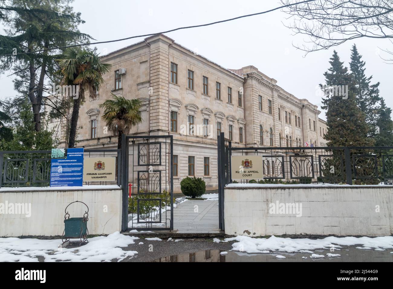 Kutaisi, Georgia - 18 marzo 2022: Ingresso alla corte d'appello. Foto Stock