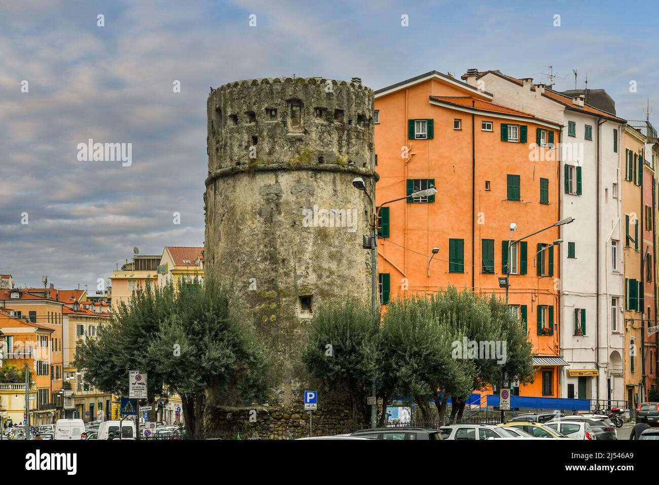 La Torre di Ciapela è un antico baluardo difensivo costruito dai Genovesi intorno al 1550 contro gli attacchi dei pirati, Sanremo, Imperia, Liguria, Italia Foto Stock
