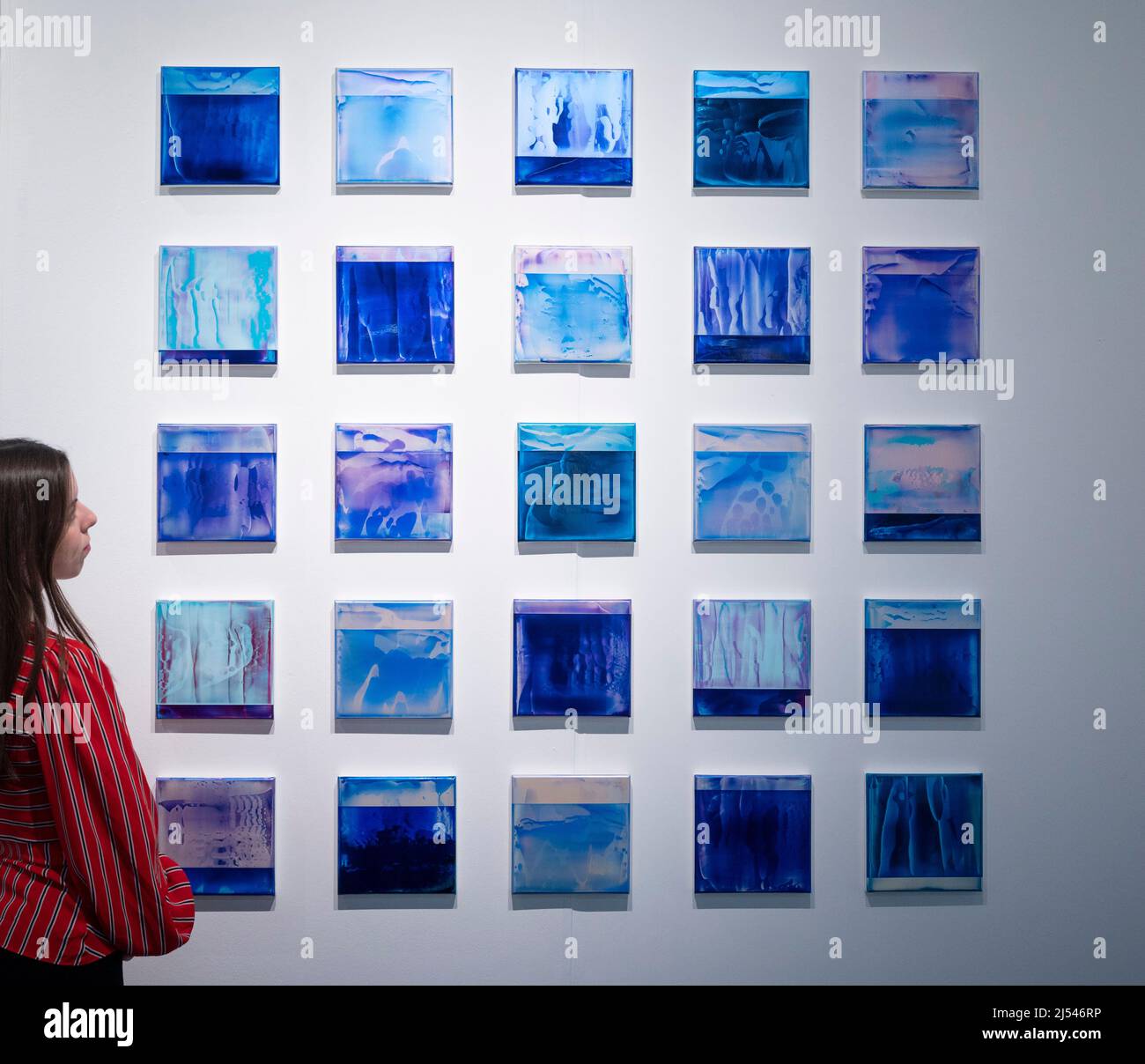 Business Design Center, Islington, Londra, Regno Unito. 20 aprile 2022. L'edizione 34th della London Art Fair ospita oltre 100 gallerie selezionate che celebrano il meglio dell'arte moderna e contemporanea da scoprire e acquistare, a partire dal 21-24 aprile. Immagine: James Lumsden, Studi Point Series. Credit: Malcolm Park/Alamy Live News. Foto Stock