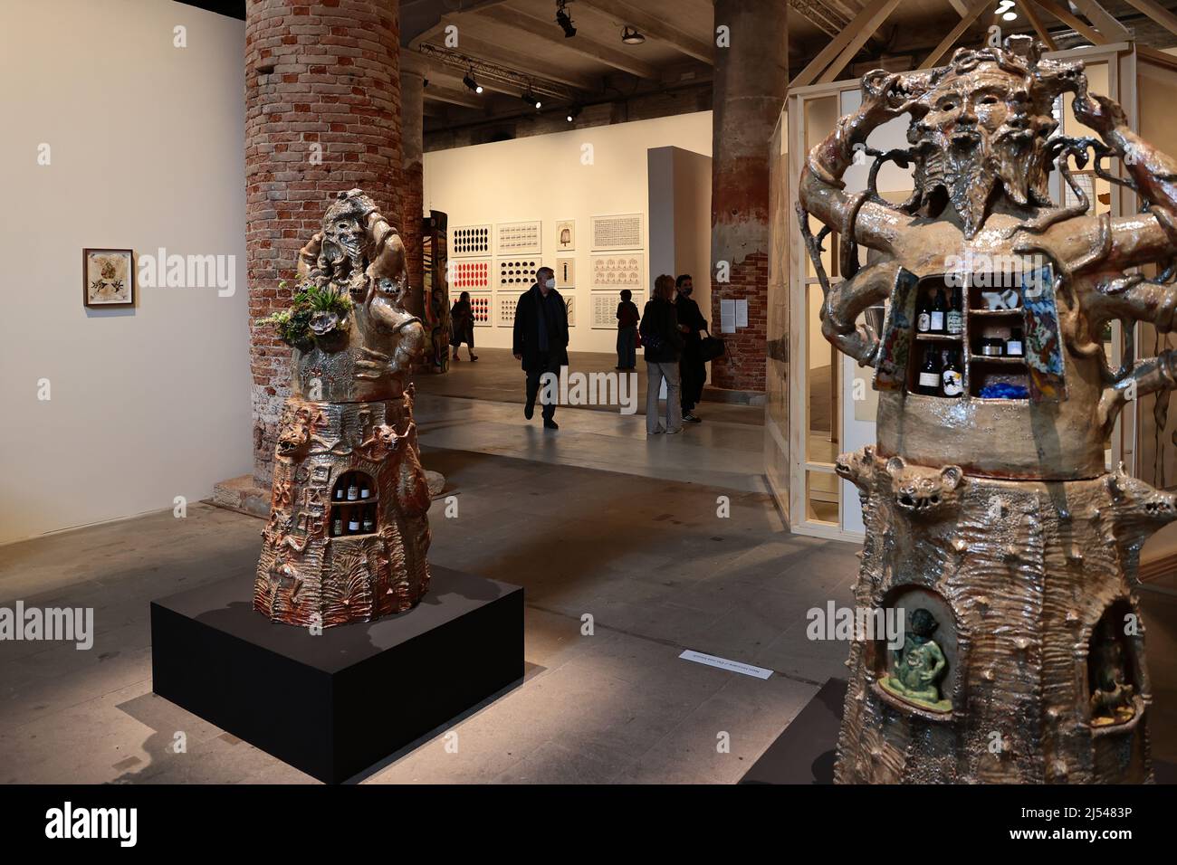 Venezia, Italia. 19th Apr 2022. La Mostra Internazionale d'Arte 59th dal titolo il latte dei sogni, curata da Cecilia Alemanil, sarà aperta al pubblico da sabato 23 aprile a domenica 27 novembre 2022 presso i Giardini e l'Arsenale. Mostra alla Corderie Arsenale Credit: Independent Photo Agency/Alamy Live News Foto Stock