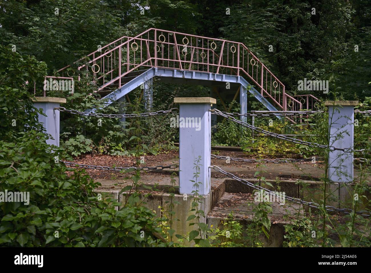 Spreepark, ponte in crescita, location di film nazionali e internazionali presso l'ex parco divertimenti, Germania, Berlino Foto Stock