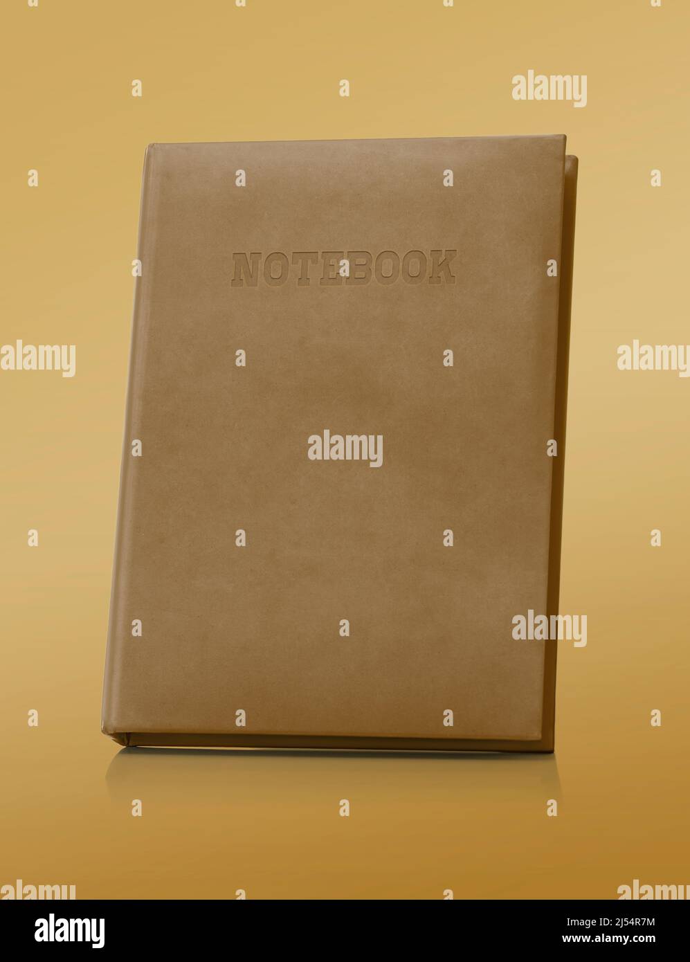 Una copertina rigida per notebook in pelle marrone vuota Foto Stock