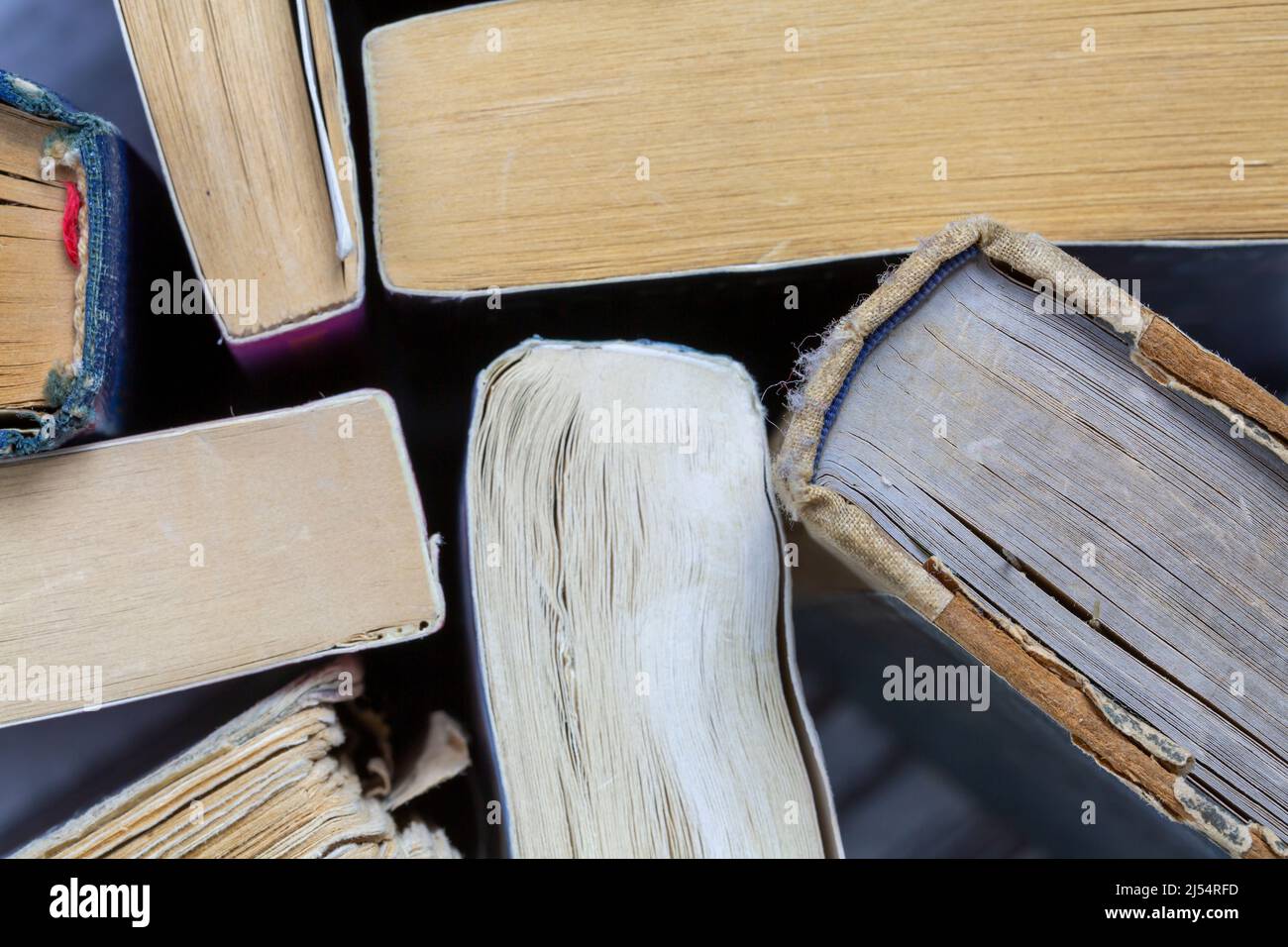 Libri antichi, biblioteca e concetto di istruzione Foto Stock