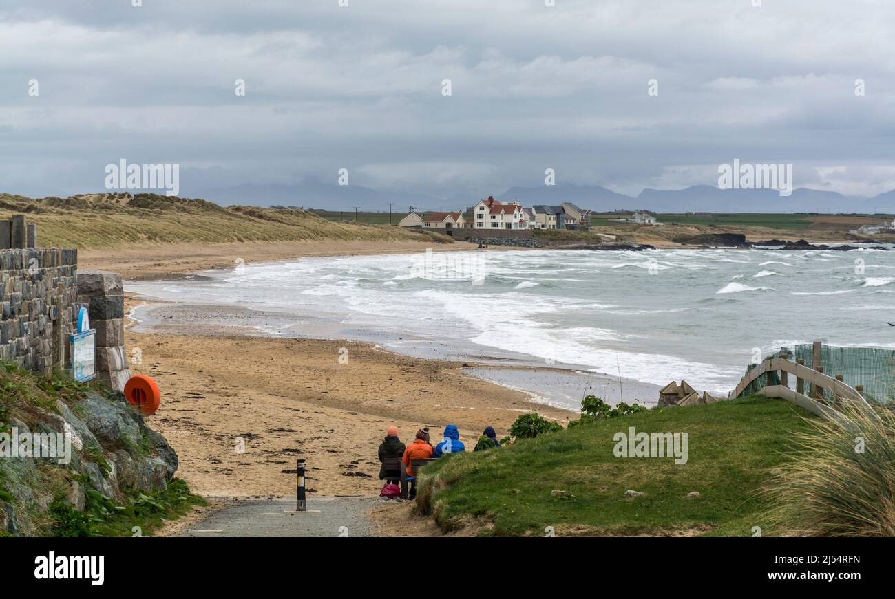 Vista della spiaggia di Treath Llydan a Rhosneigr, Anglesey, Galles del Nord, Regno Unito. Taken on 5th April 2022. Foto Stock