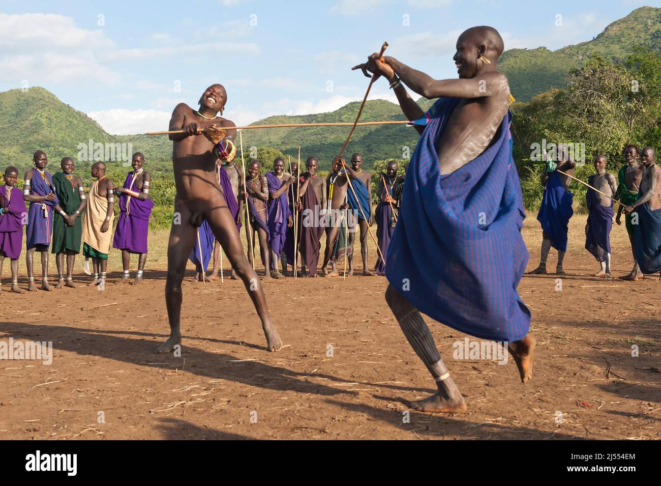 Donga stick fighters, tribù Surma, Tulgit, Omo river valley, Etiopia Foto Stock