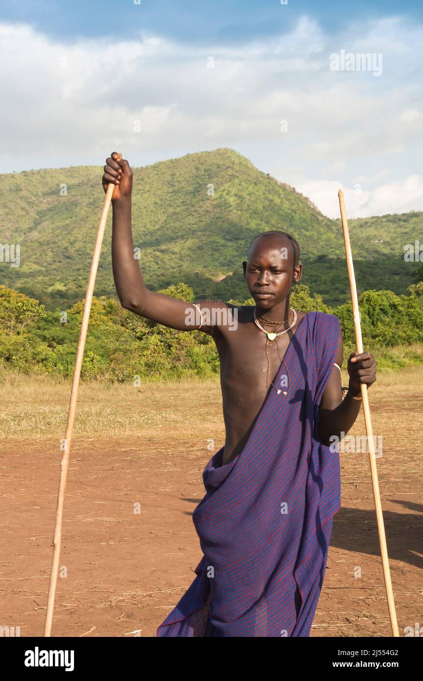 Donga stick fighter, tribù Surma, Tulgit, Omo river valley, Etiopia Foto Stock