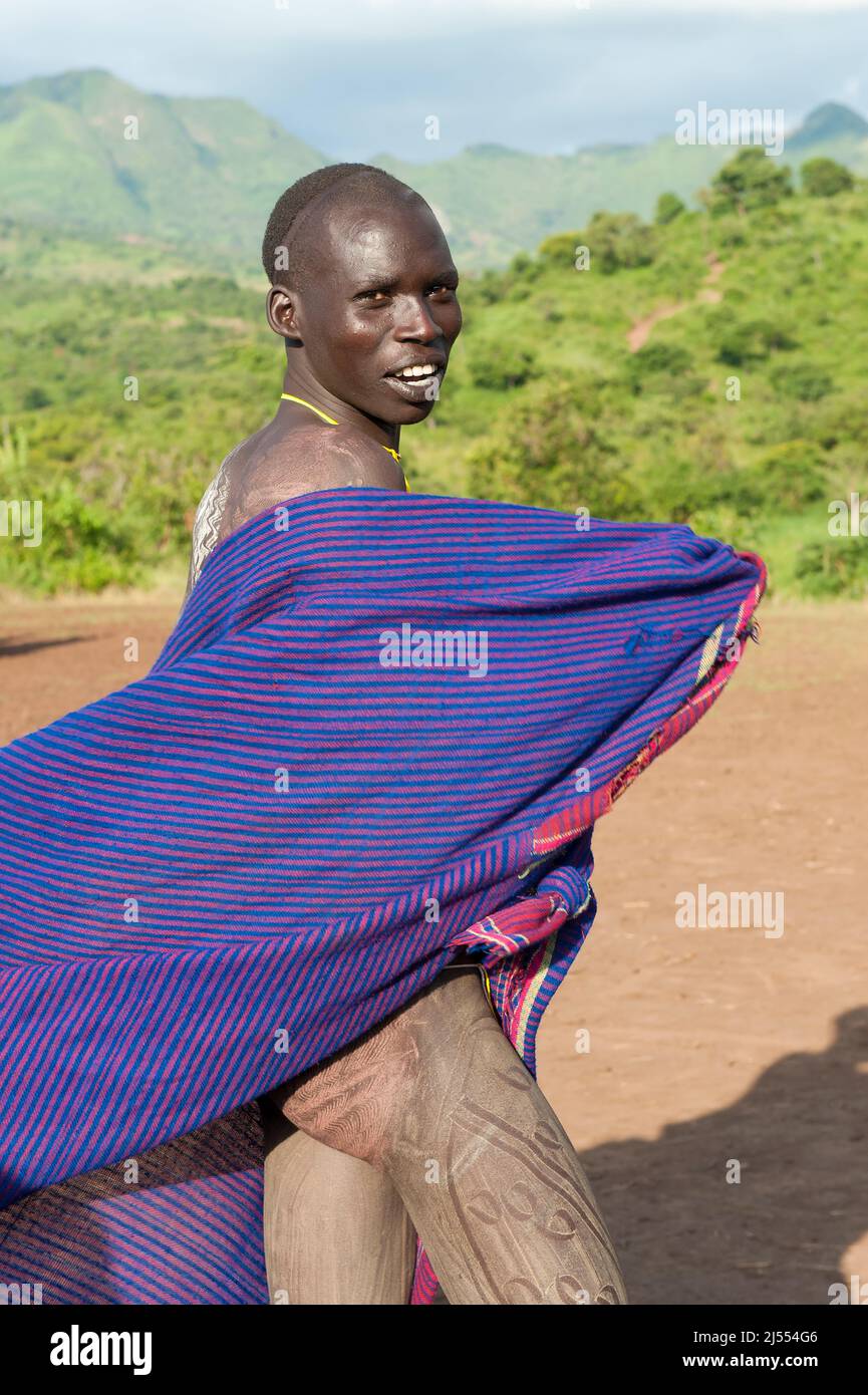 Donga stick fighter, tribù Surma, Tulgit, Omo river valley, Etiopia Foto Stock