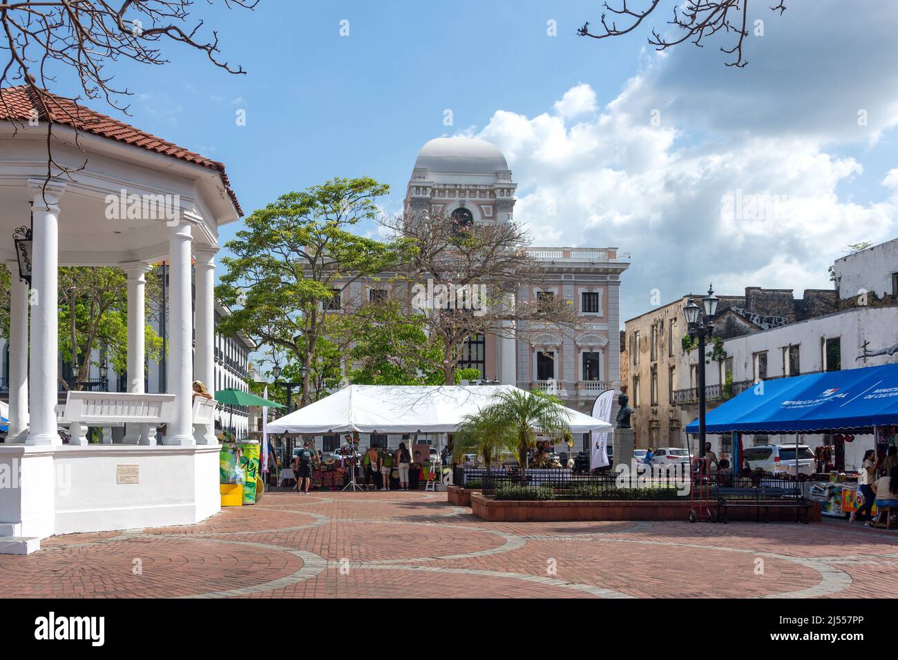 Mercato artigianale, Plaza Mayor, quartiere vecchio (casco Viejo), Città di Panama, Provincia di Panama, Repubblica di Panama Foto Stock