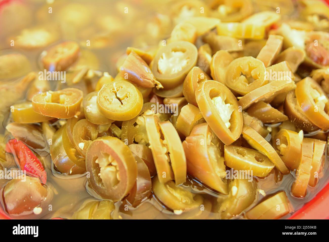 Peperoncini sottaceto, freschi e tradizionali Foto Stock