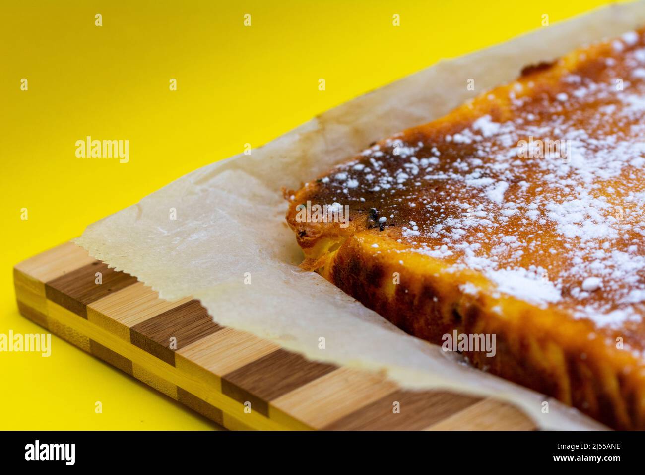 Torta al formaggio di Pasqua o pasca tradizionalmente fatta in casa Foto Stock