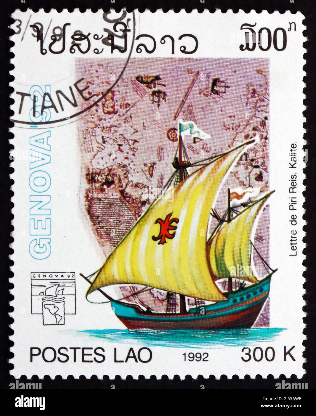 LAOS - CIRCA 1992: Un francobollo stampato in Laos mostra la nave a vela e la mappa di Piri Reis, ammiraglio ottomano, geografo e cartografo, circa 1992 Foto Stock