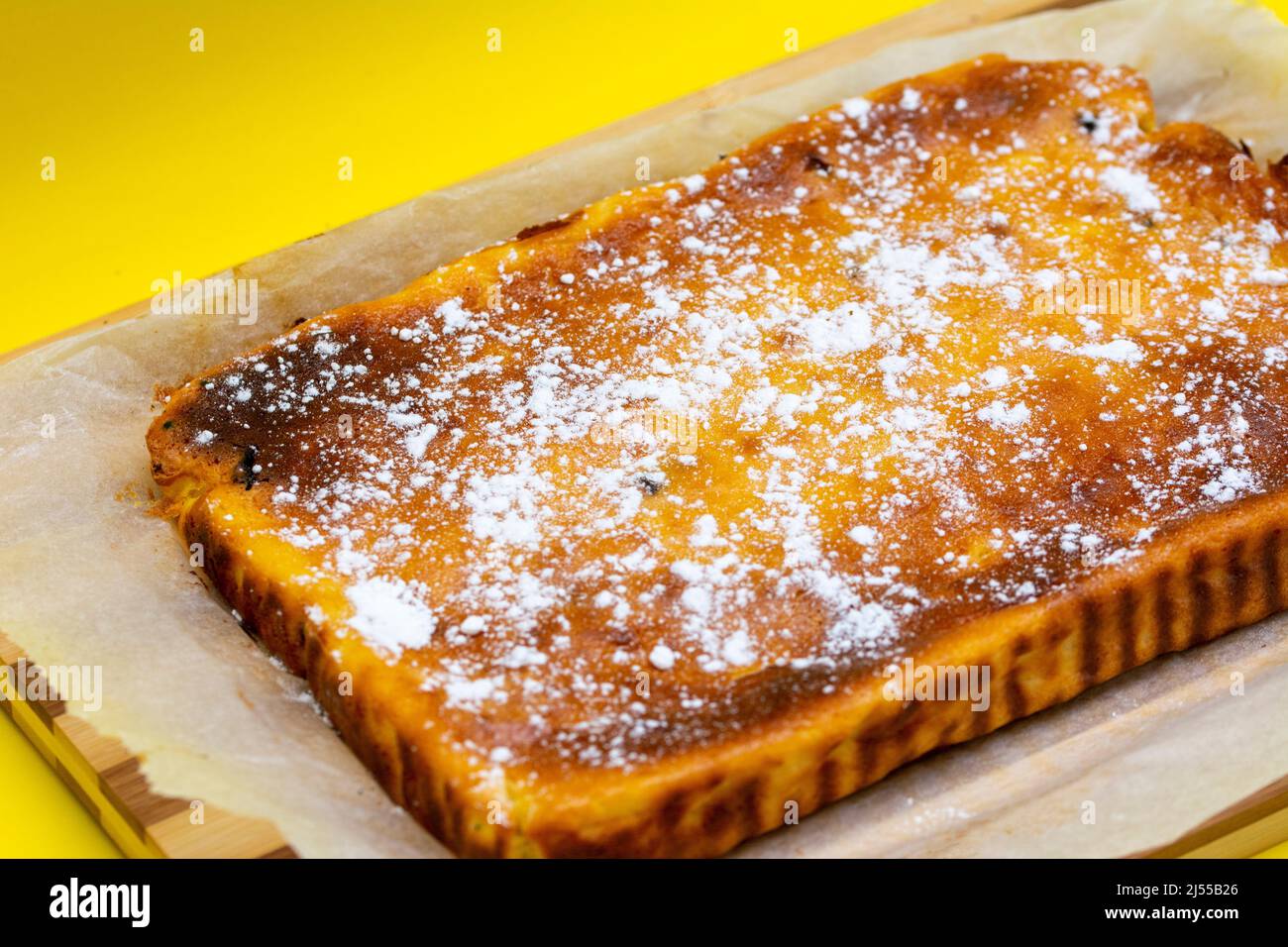 Torta al formaggio di Pasqua o pasca tradizionalmente fatta in casa Foto Stock