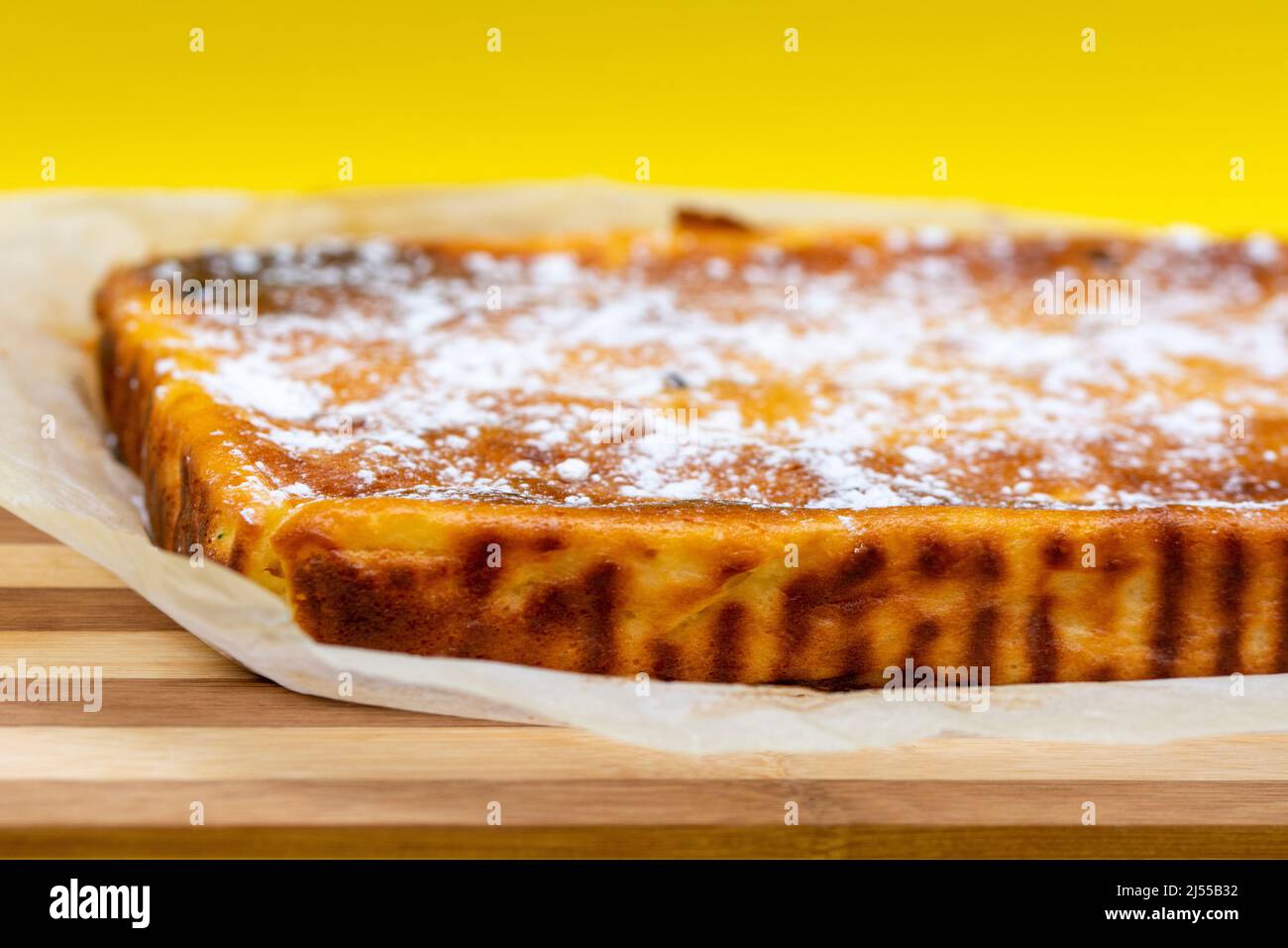 Torta al formaggio di Pasqua o pasca tradizionalmente fatta in casa Foto Stock