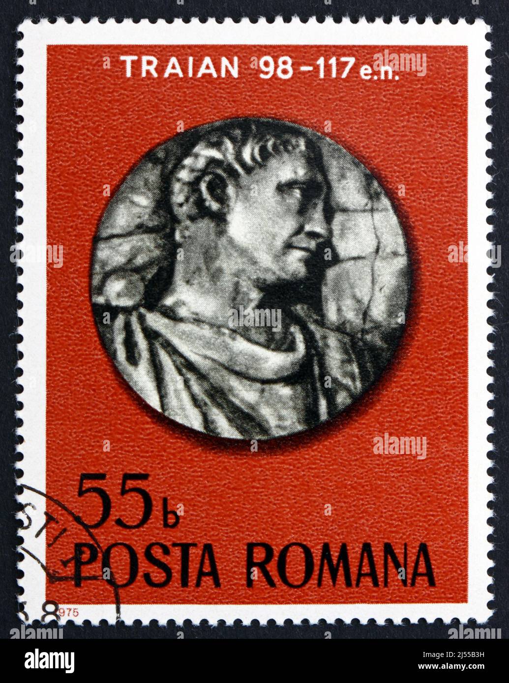 ROMANIA - CIRCA 1975: Un francobollo stampato in Romania mostra l'imperatore romano Traiano, bassorilievo, monumento romano, circa 1975 Foto Stock