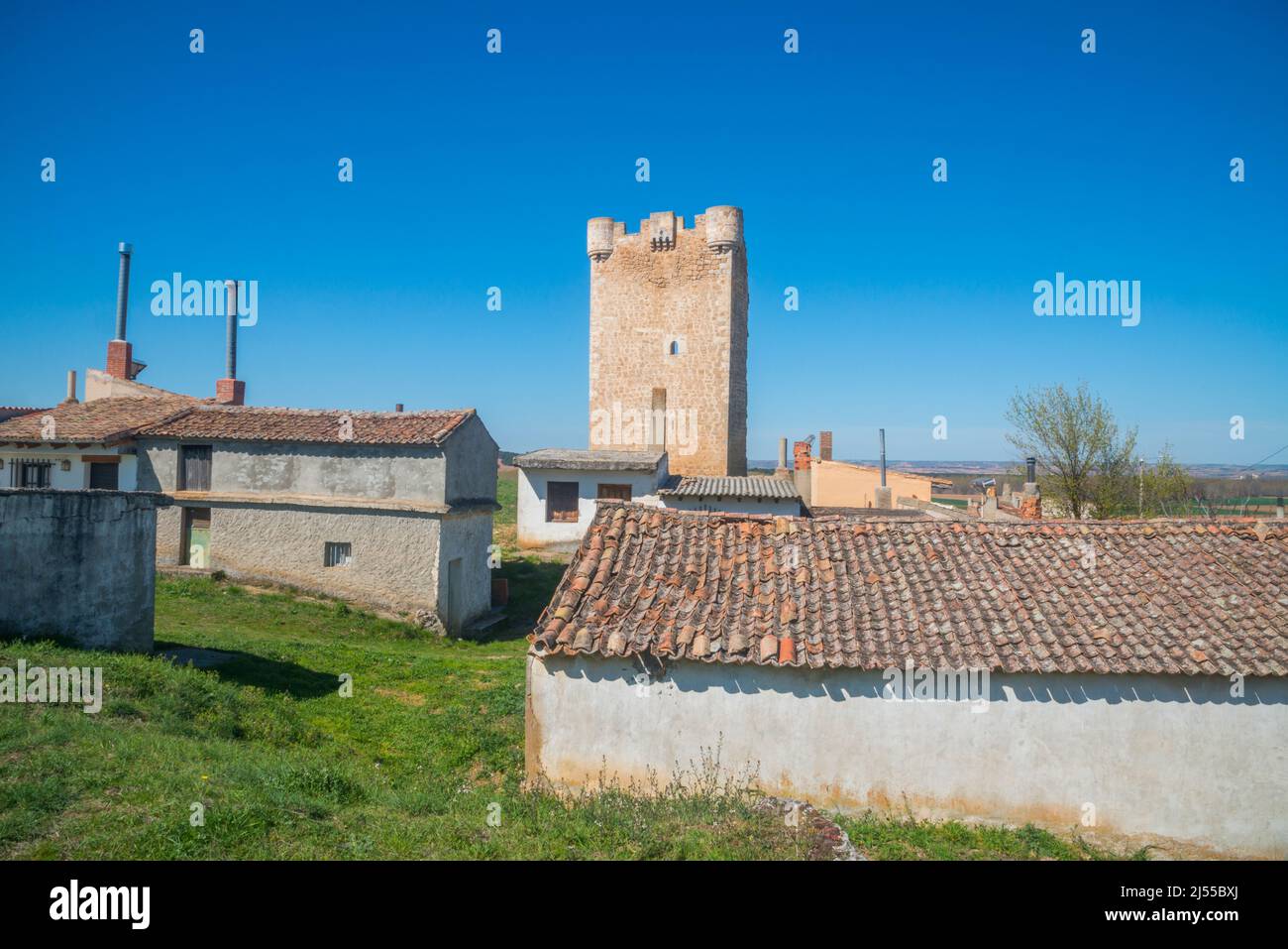 Cantine tradizionali e Hoyales Tower. Hoyales de Roa, provincia di Burgos, Castilla Leon, Spagna. Foto Stock