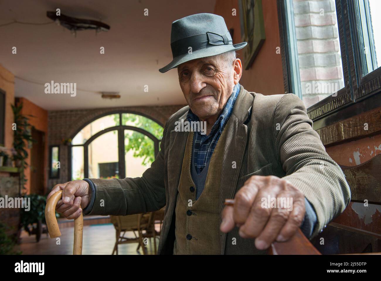 Frosolone (Isernia), Italia 12/05/2016: Filippo Colaciello (90 anni) da più di 50 anni praticano la transumanza dalla Puglia al Molise. © Andrea Sabbadini Foto Stock