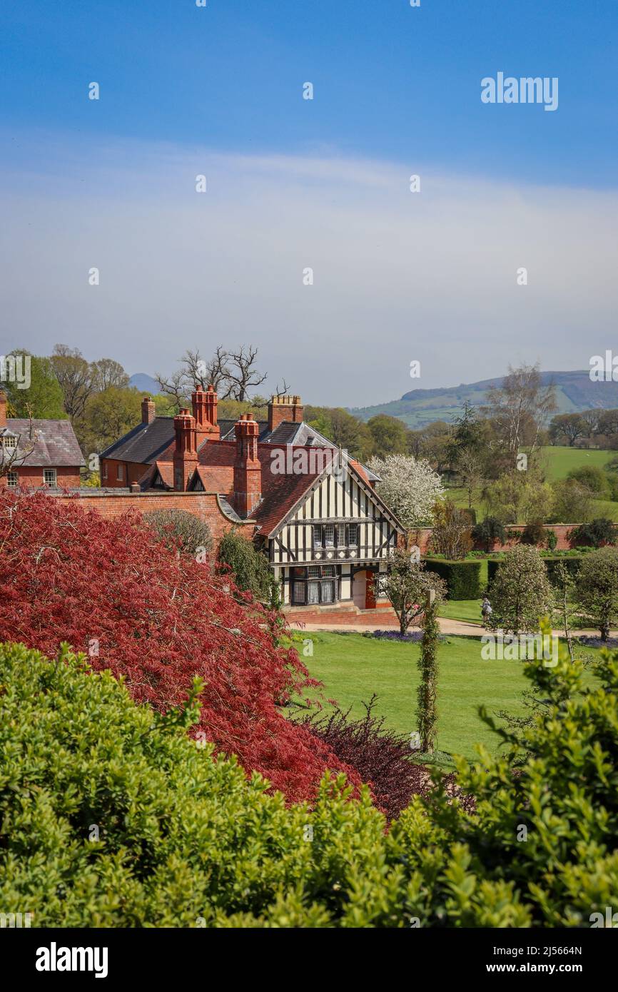 Cottage gallese in stile Tudor presso il Castello e i Giardini Powis Foto Stock