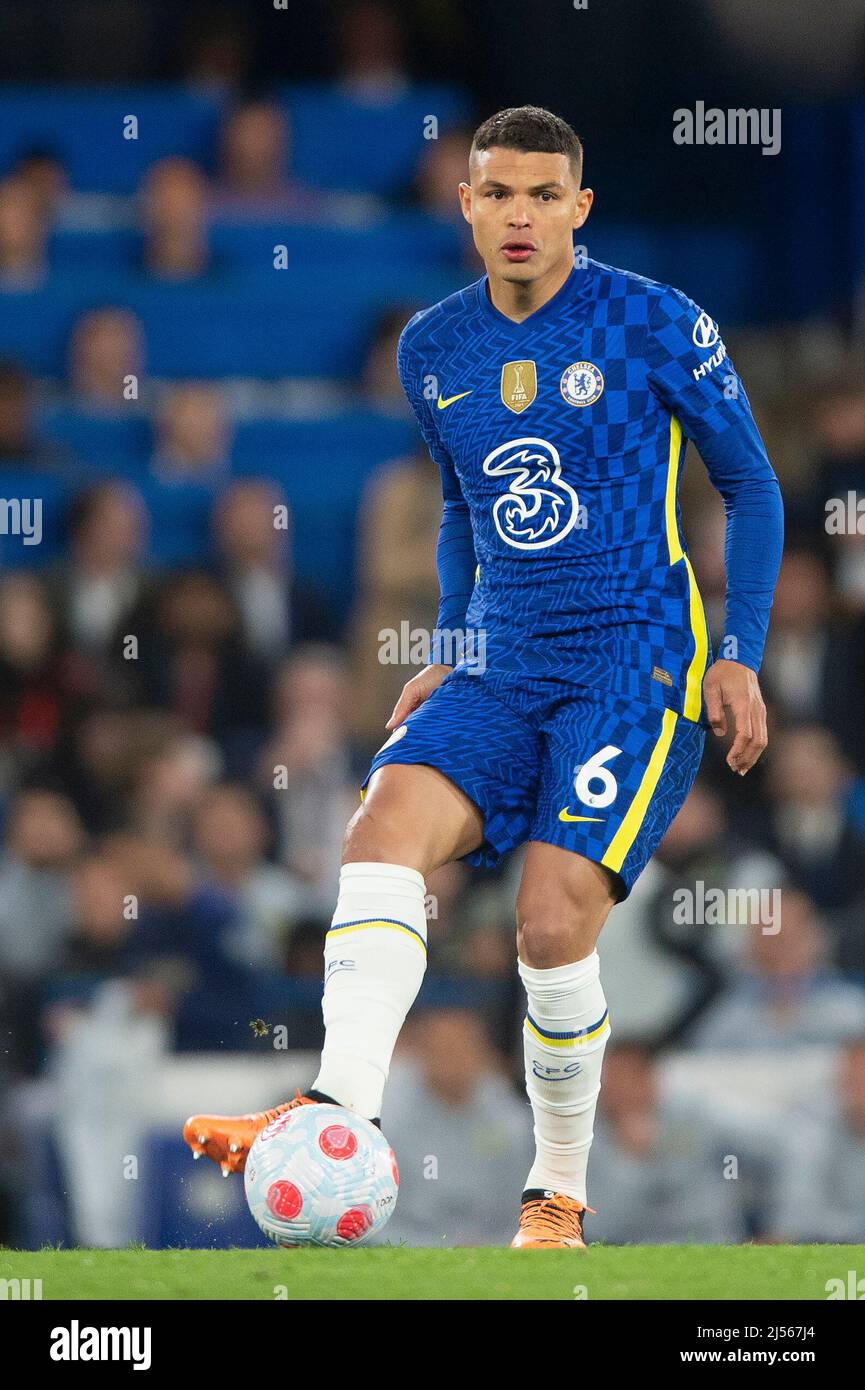 Londra, Regno Unito. 20th Apr 2022. Thiago Silva di Chelsea durante la partita della Premier League tra Chelsea e Arsenal a Stamford Bridge, Londra, Inghilterra, il 20 aprile 2022. Foto di Salvio Calabrese. Solo per uso editoriale, licenza richiesta per uso commerciale. Nessun utilizzo nelle scommesse, nei giochi o nelle pubblicazioni di un singolo club/campionato/giocatore. Credit: UK Sports Pics Ltd/Alamy Live News Foto Stock