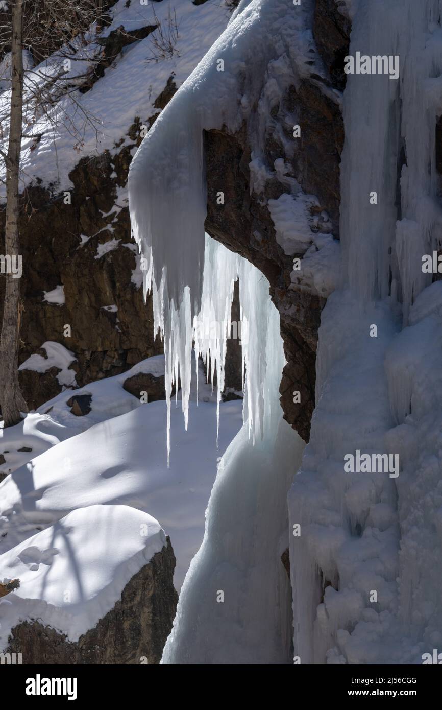 Formazioni di ghiaccio sulle pareti della gola di Uncomphagre nel Parco di ghiaccio di Ouray a Ouray, Colorado, USA. Foto Stock