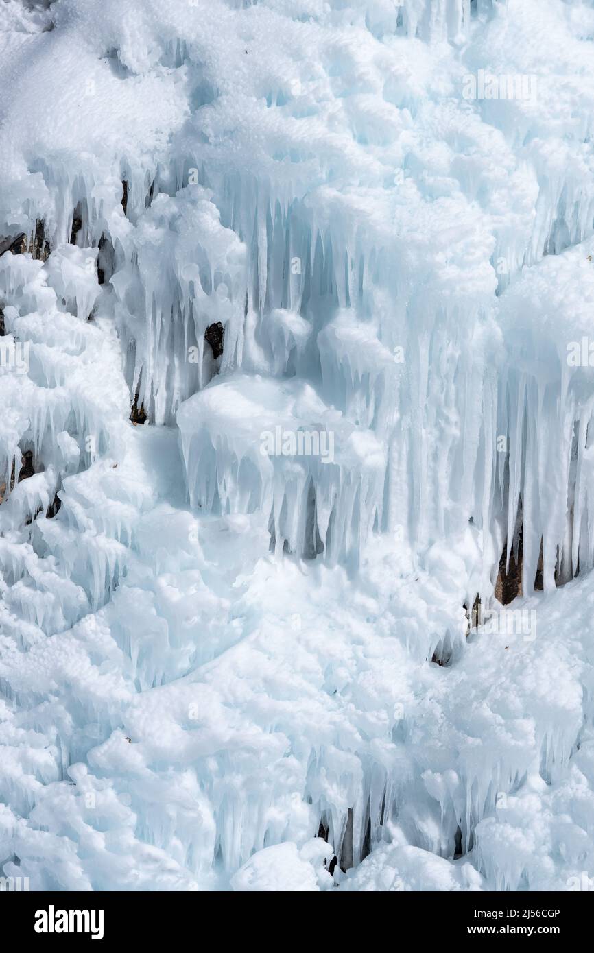 Formazioni di ghiaccio sulle pareti della gola di Uncomphagre nel Parco di ghiaccio di Ouray a Ouray, Colorado, USA. Foto Stock