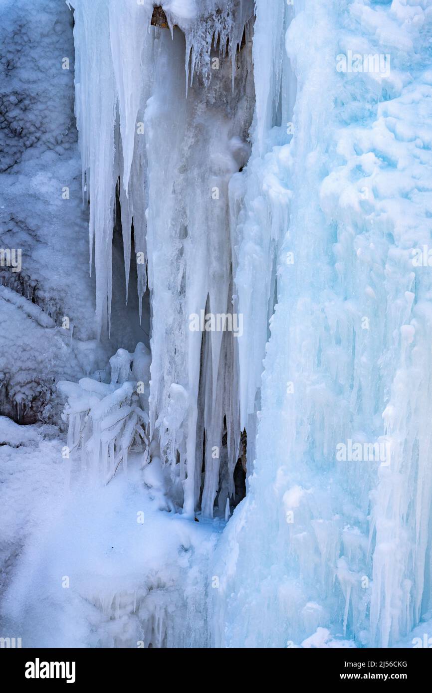 Formazioni di ghiaccio sulle pareti della gola di Uncomphagre nel Parco di ghiaccio di Ouray a Ouray, Colorado, USA. Foto Stock