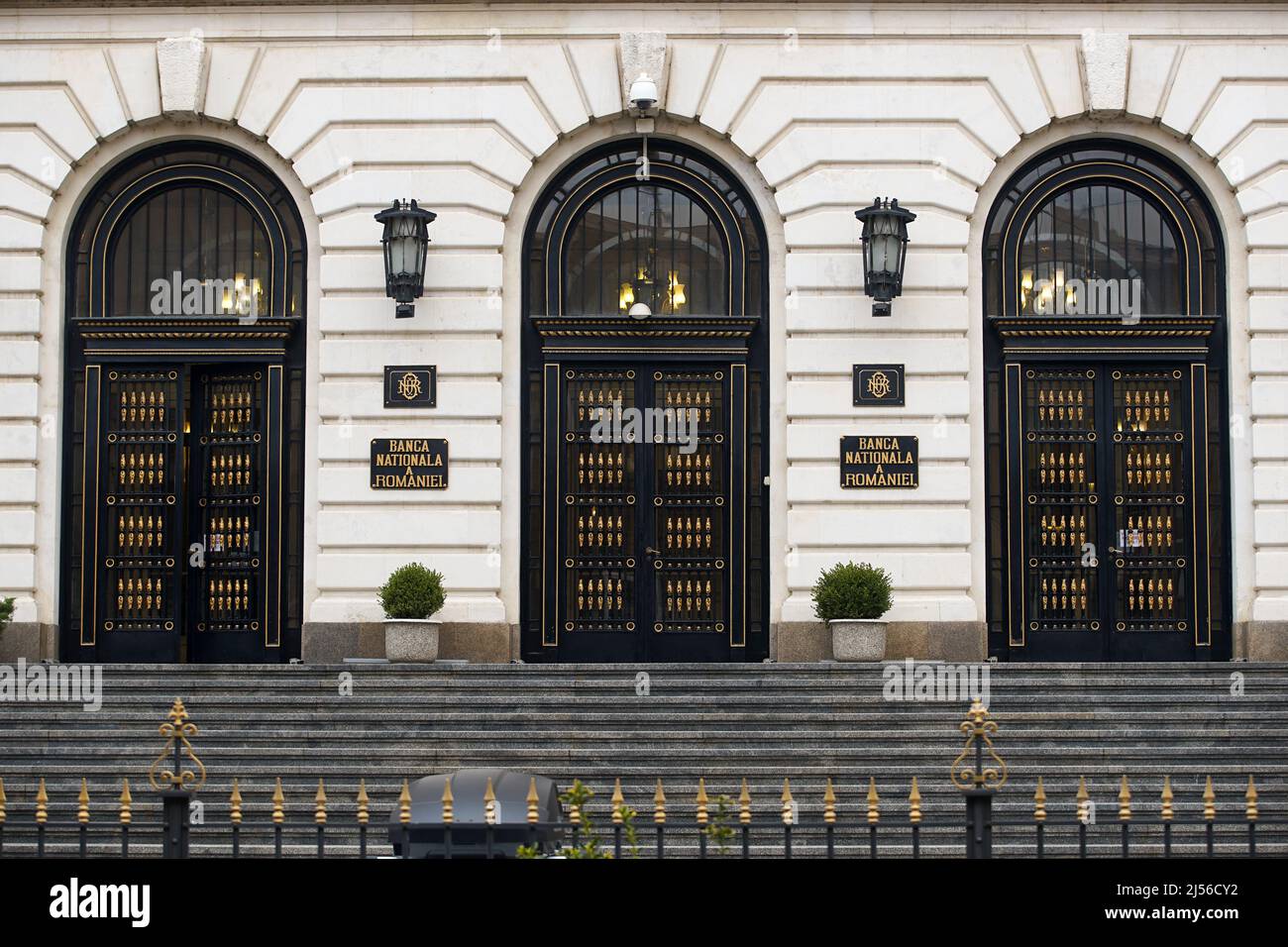 Bucarest, Romania - 16 marzo 2021: La sede della Banca Nazionale di Romania, in questa foto è la nuova ala del Palazzo BNR, costruito tra il 1937 Foto Stock