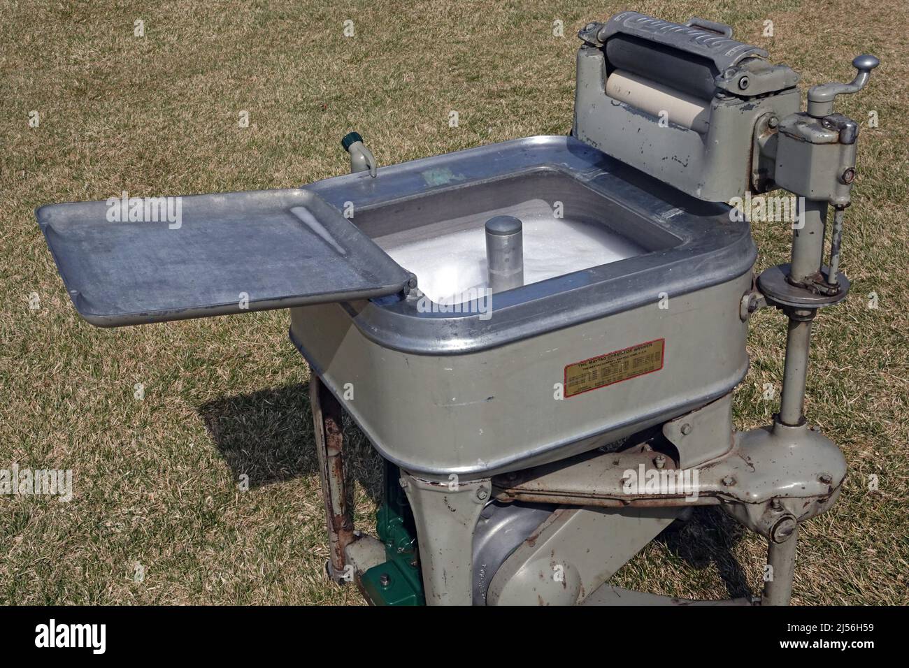 Ritratto di un giratore Maytag lavatrice manuale realizzato nel 1915. Foto Stock