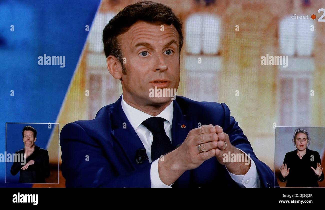 MACRON E LE PEN IN TV DIBATTITO PRESIDENZIALE Foto Stock