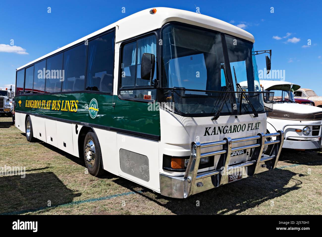 Autobus Australia / Scania Bus nel 1850 's città mineraria d'oro di Clunes in Victoria Australia. Foto Stock