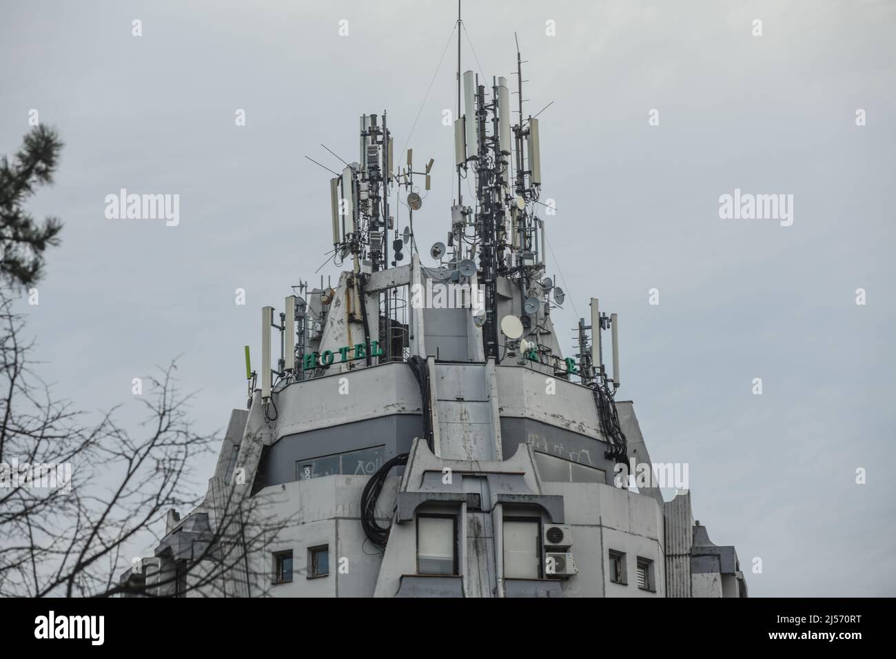 5G antenne. Petrus Hotel. Paracin, Serbia Foto Stock