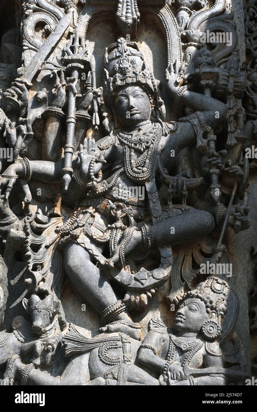 Hoysaleswara Tempio scultura lavoro Halebidu Karnataka India, 12th-secolo tempio indù dedicato a Shiva, è il più grande monumento in Halebidu, il Foto Stock