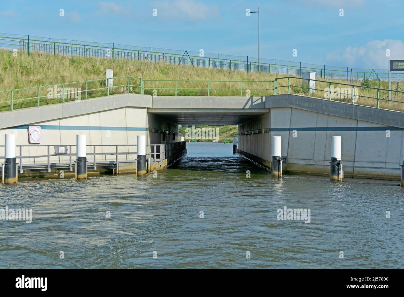 Canale di Koschen - collegamento tra Senftenberger See e Geierswalder See a Lusatia. Foto Stock