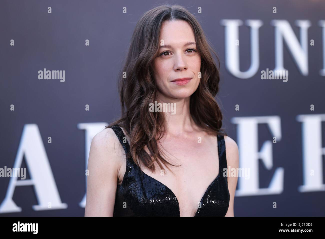 HOLLYWOOD, LOS ANGELES, CALIFORNIA, USA - APRILE 20: L'attrice scozzese Chloe Pirrie arriva al Los Angeles Premiere di FX 'Under the Banner of Heaven' tenuto presso l'Hollywood Athletic Club il 20 Aprile 2022 a Hollywood, Los Angeles, California, Stati Uniti. (Foto di Xavier Collin/Image Press Agency) Foto Stock