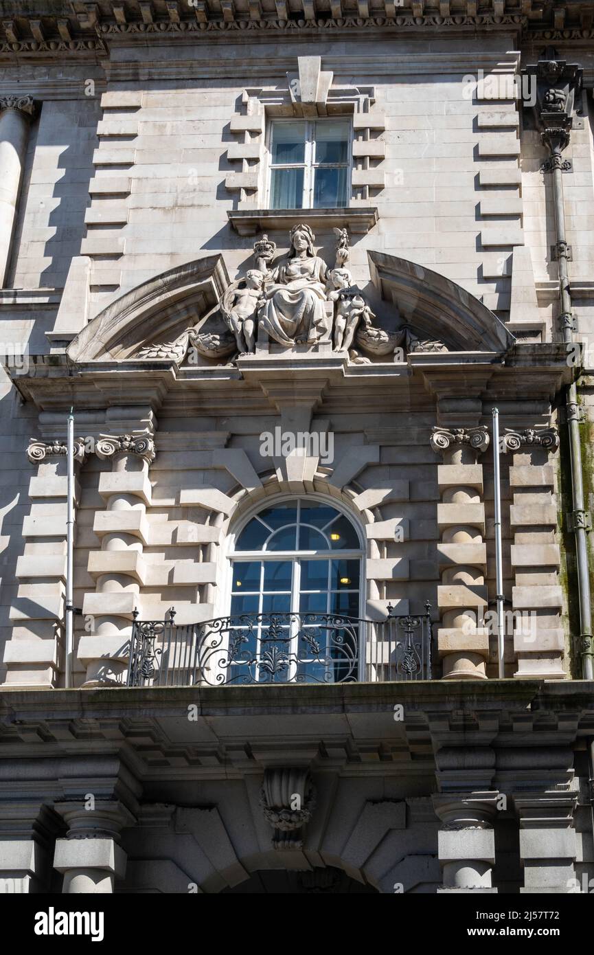 Aloft Hotel Liverpool, situato nel Royal Insurance Building, patrimonio dell'interesse di grado II Foto Stock