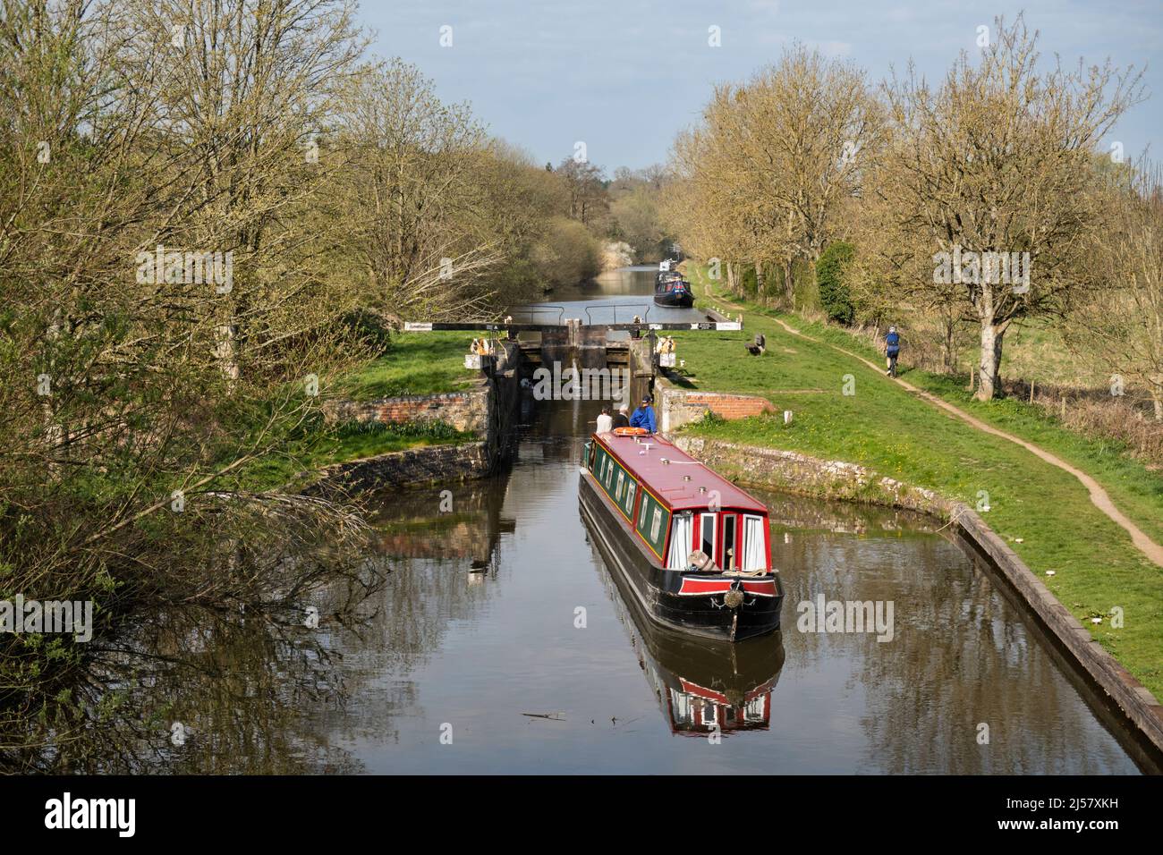 Benham Lock sul canale Kennett e Avon nel fine settimana di Pasqua, Marsh Benham, vicino a Newbury, Berkshire, Inghilterra, Regno Unito, Europa Foto Stock