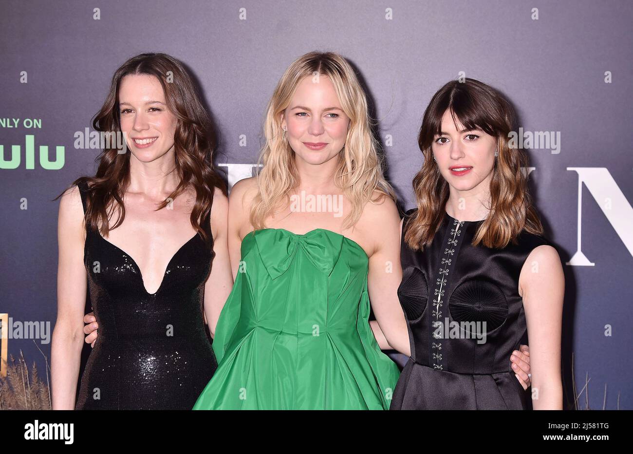 HOLLYWOOD, CA - APRILE 20: (L-R) Chloe Pirrie, Adelaide Clemens e Daisy Edgar-Jones partecipano alla Premiere di FX 'Under the Banner of Heaven' all'Holly Foto Stock