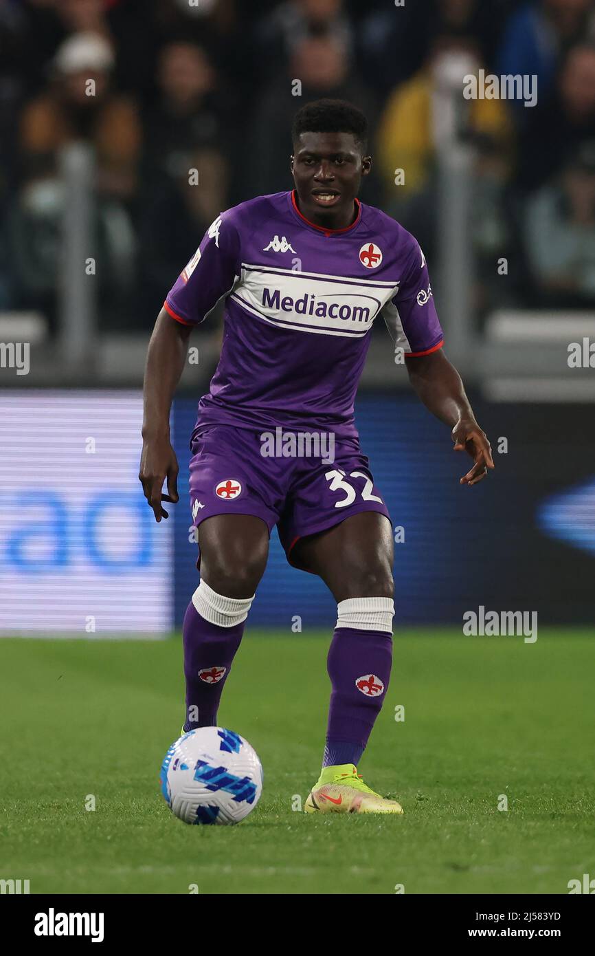 Torino, 20th aprile 2022. Alfred Duncan dell'ACF Fiorentina durante la partita della Coppa Italia allo Stadio Allianz di Torino. Il credito d'immagine dovrebbe essere: Jonathan Moscrop / Sportimage Foto Stock