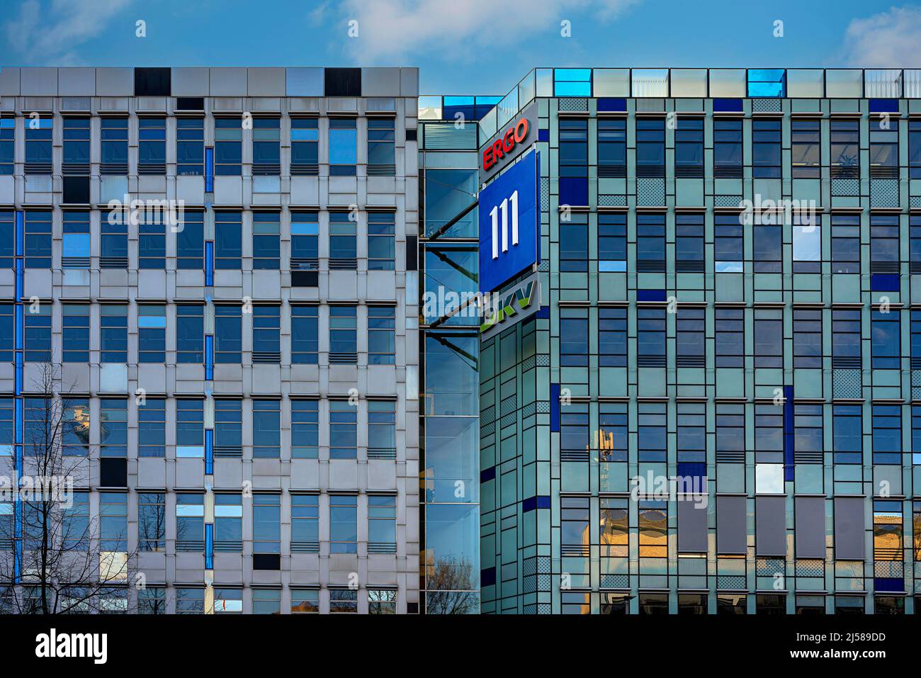 Proprietà commerciale con edificio numero 111 a Stresemannstrasse, Berlino, Germania Foto Stock