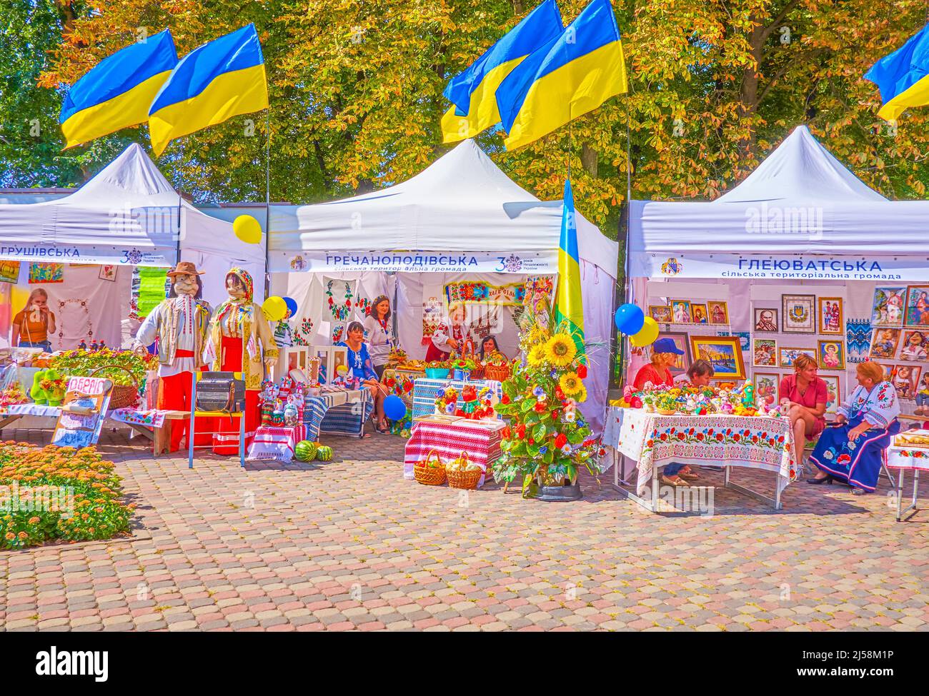 DNIPRO, UCRAINA - 24 AGOSTO 2021: Le bancarelle degli artigiani alla fiera del giorno dell'Indipendenza, il 24 agosto a Dnipro Foto Stock