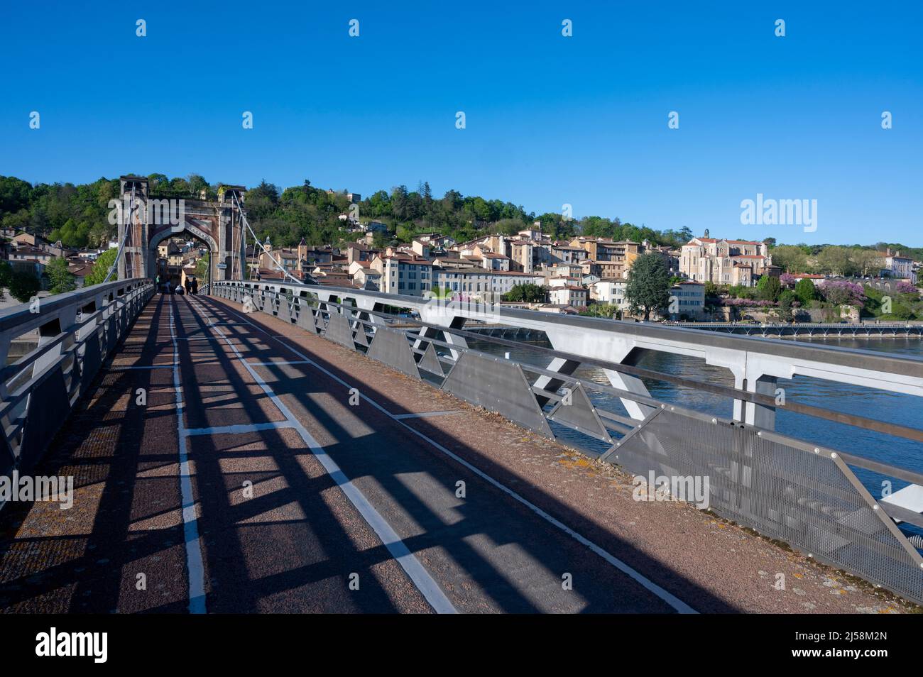 Paesaggio primaverile sulle rive del fiume Saone in primavera nel dipartimento del Rodano in Francia Foto Stock