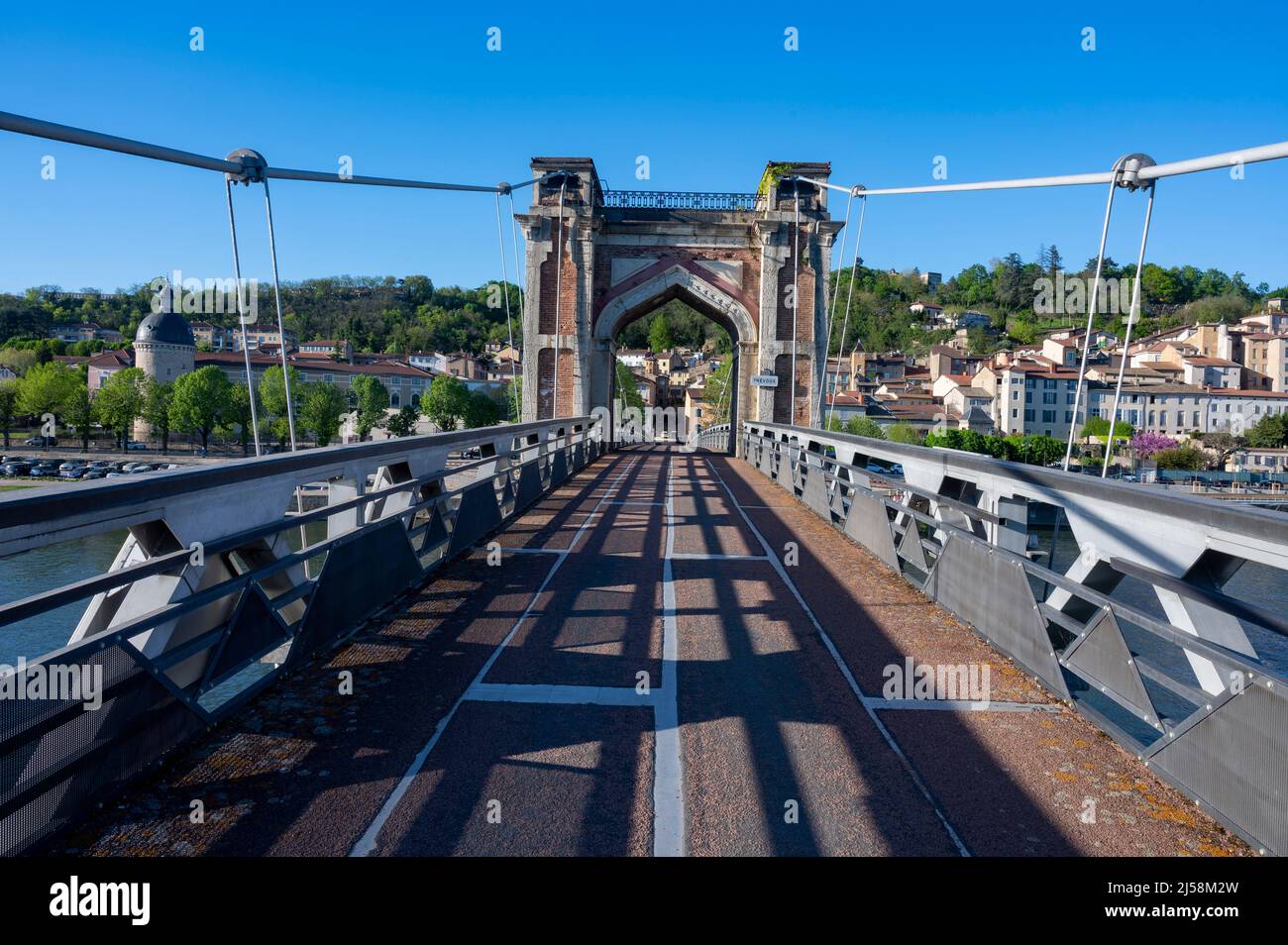 Paesaggio primaverile sulle rive del fiume Saone in primavera nel dipartimento del Rodano in Francia Foto Stock