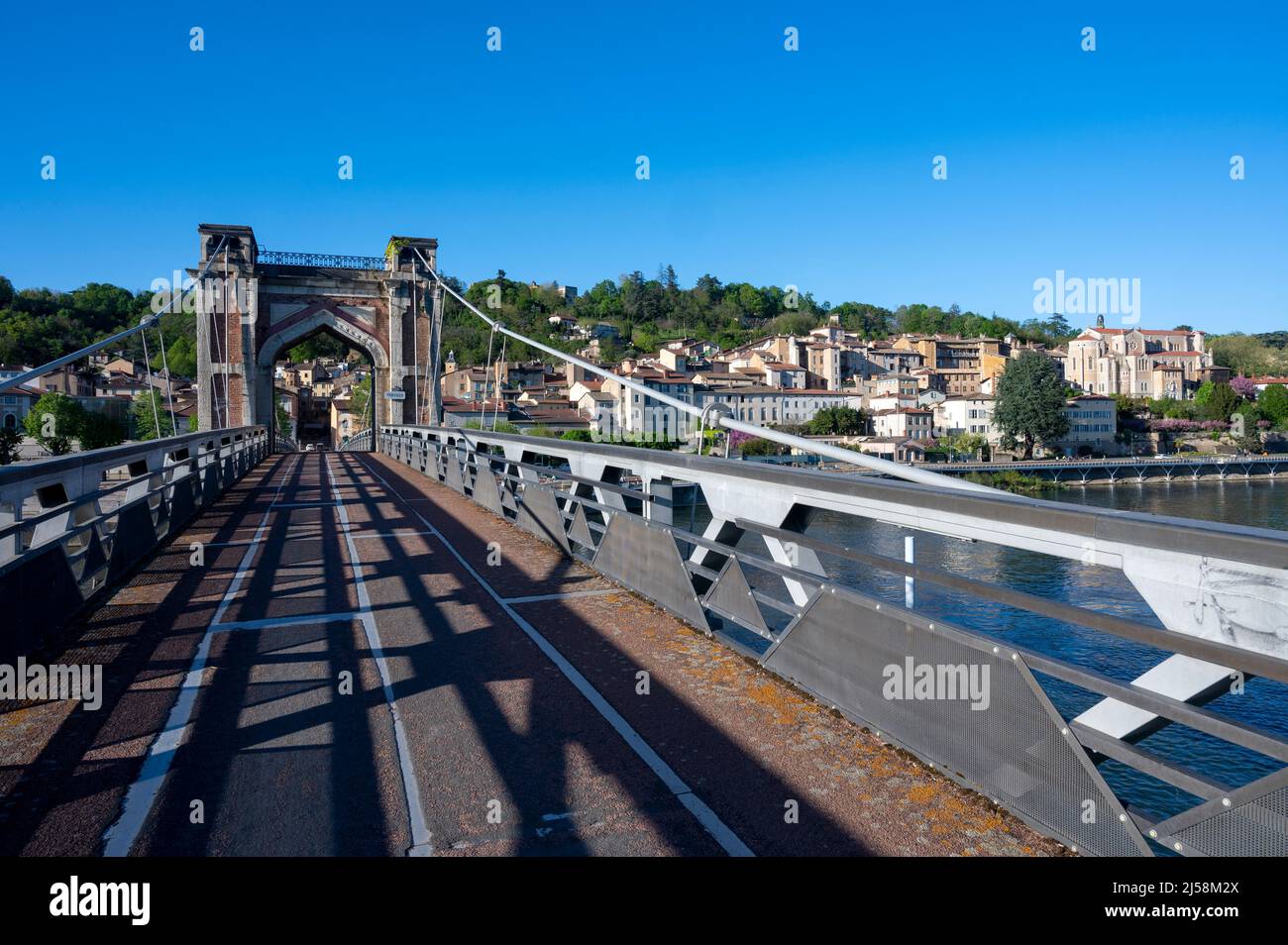 Paesaggio primaverile sulle rive del fiume Saone in primavera nel dipartimento del Rodano in Francia Foto Stock
