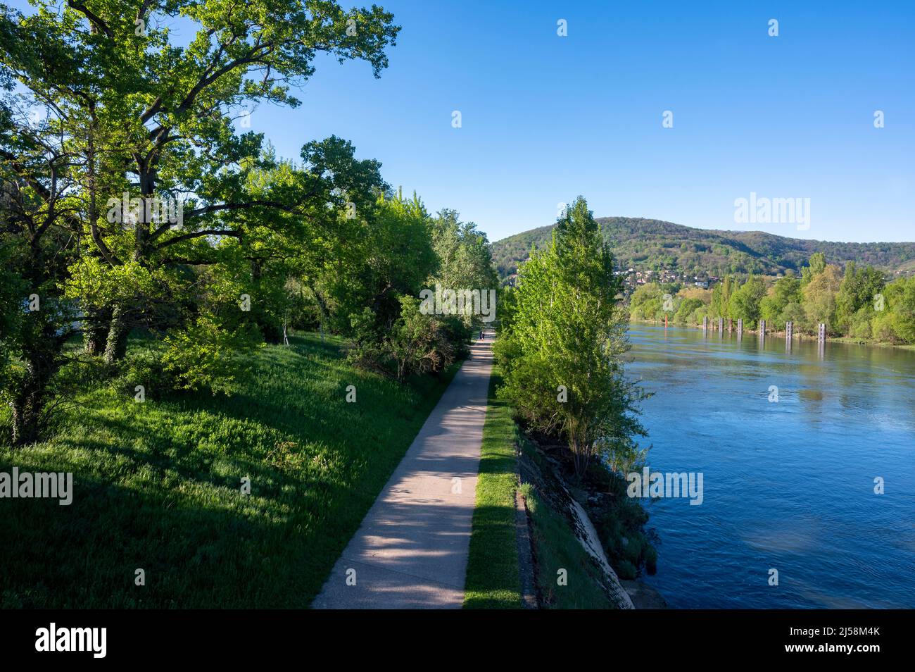 Paesaggio primaverile sulle rive del fiume Saône intorno a Rochetaillée-sur-Saône nel dipartimento di Rhône Foto Stock