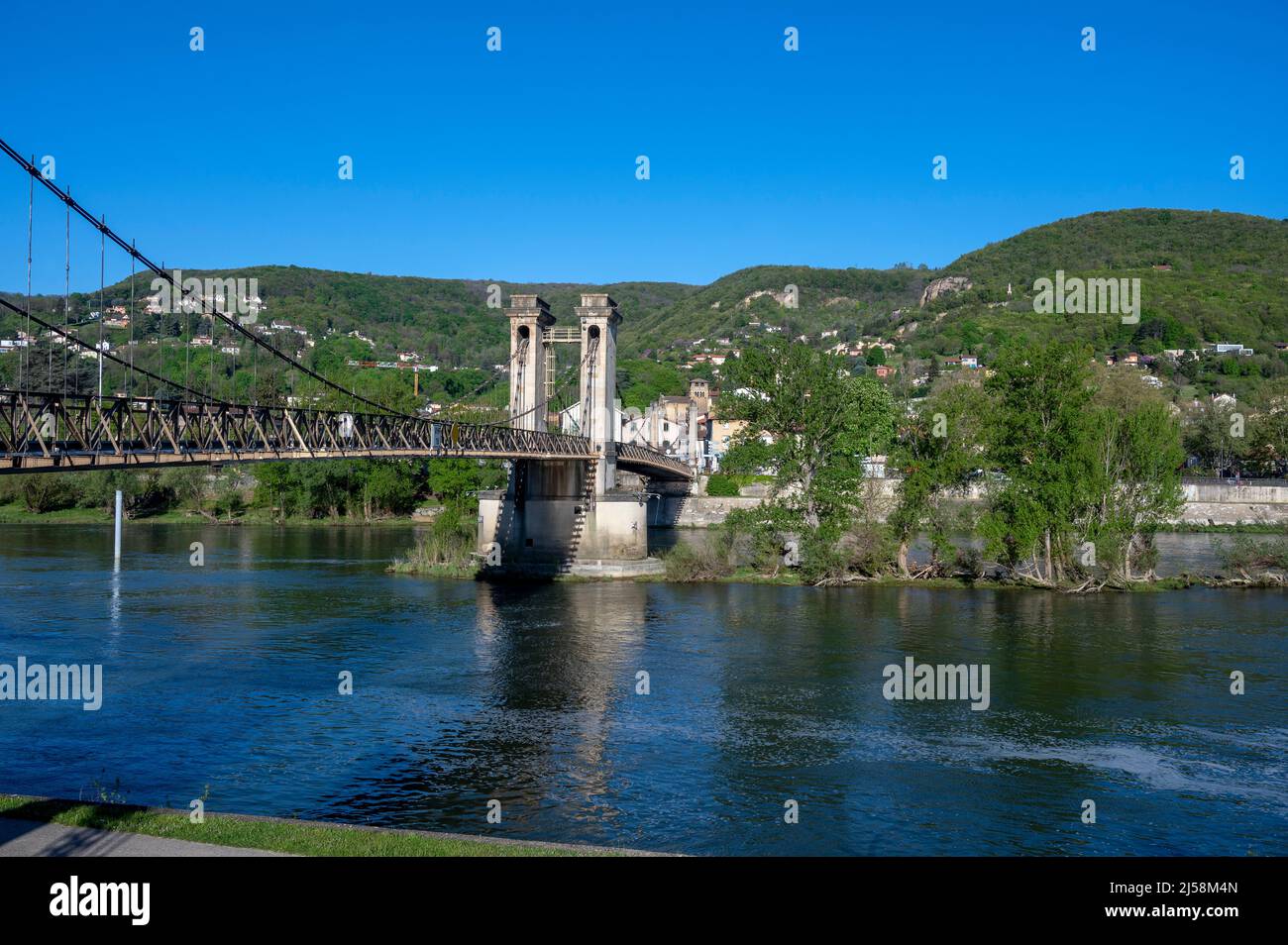 Paesaggio primaverile sulle rive del fiume Saône intorno a Rochetaillée-sur-Saône nel dipartimento di Rhône Foto Stock