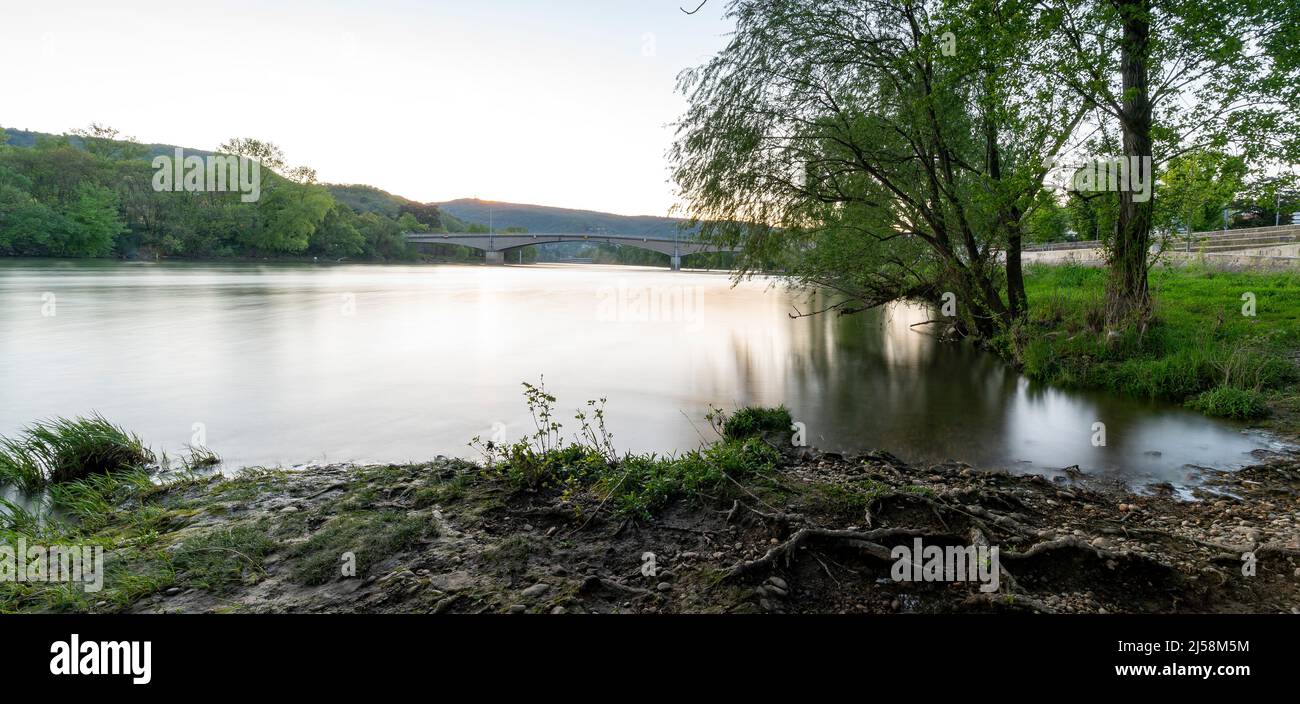 Paesaggio primaverile sulle rive del fiume Saone in primavera nel dipartimento del Rodano in Francia Foto Stock